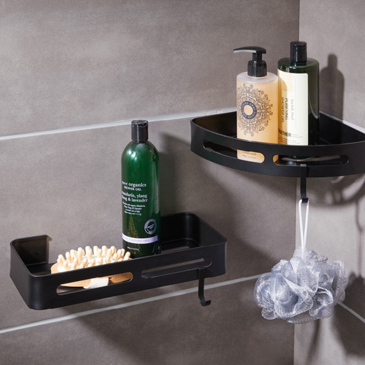 schwarze Duschaufbewahrung